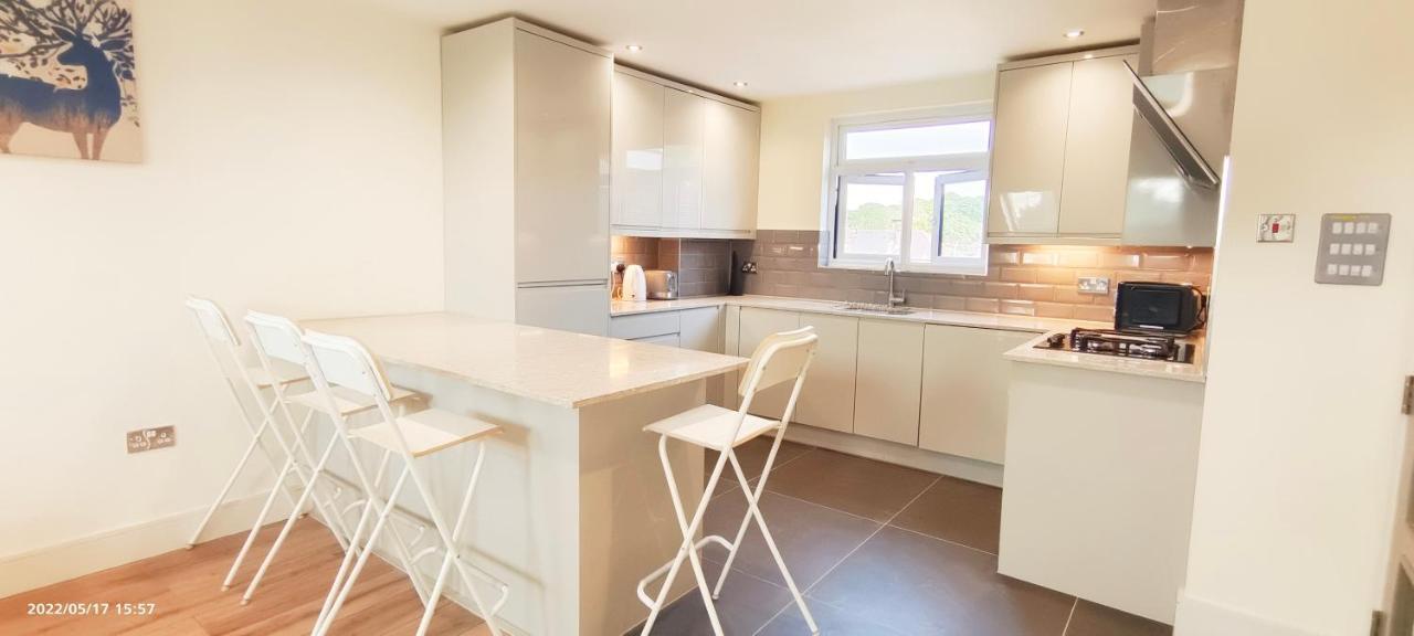 Top Floor Flat 5 Northwood نورثوود المظهر الخارجي الصورة
