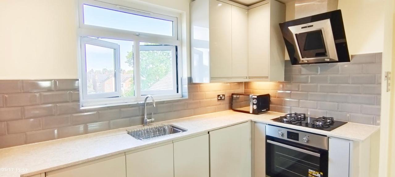 Top Floor Flat 5 Northwood نورثوود المظهر الخارجي الصورة