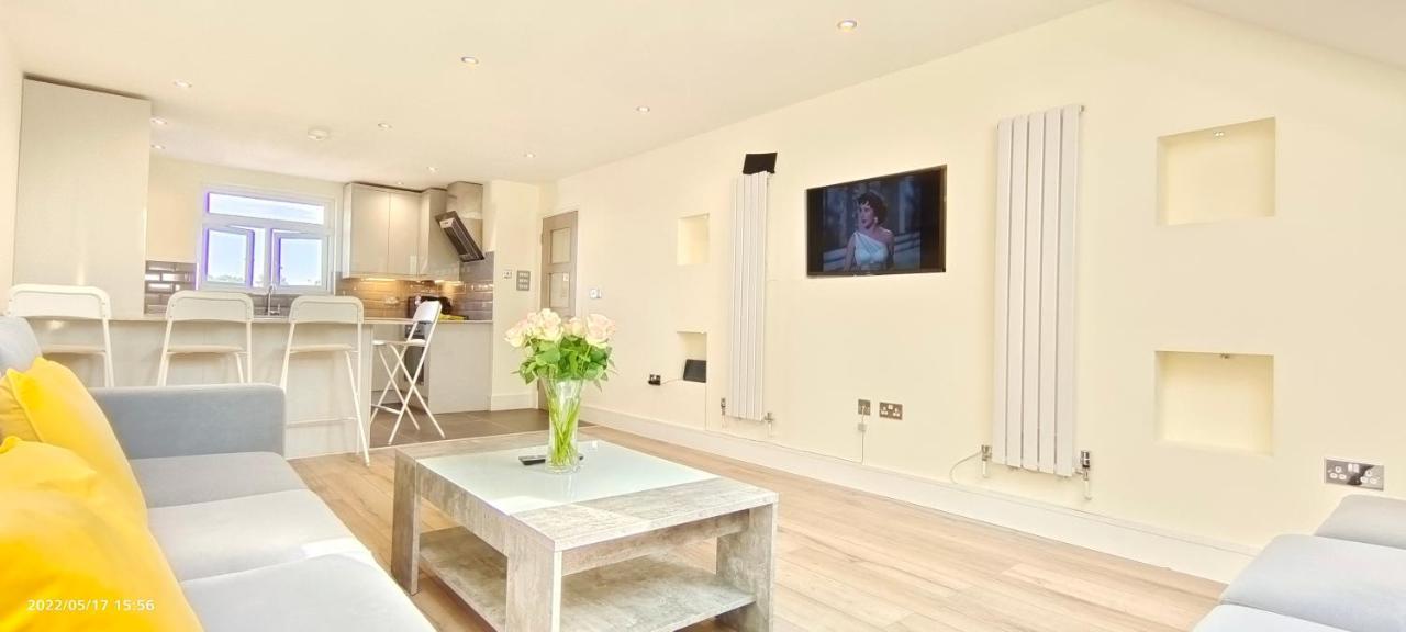 Top Floor Flat 5 Northwood نورثوود المظهر الخارجي الصورة