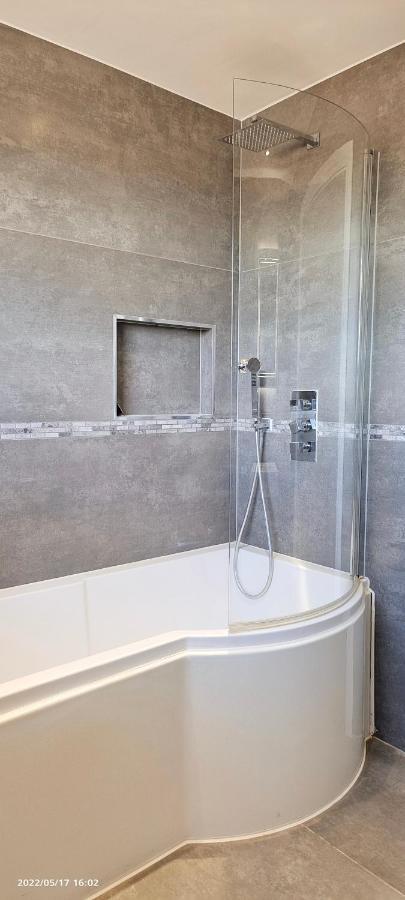 Top Floor Flat 5 Northwood نورثوود المظهر الخارجي الصورة