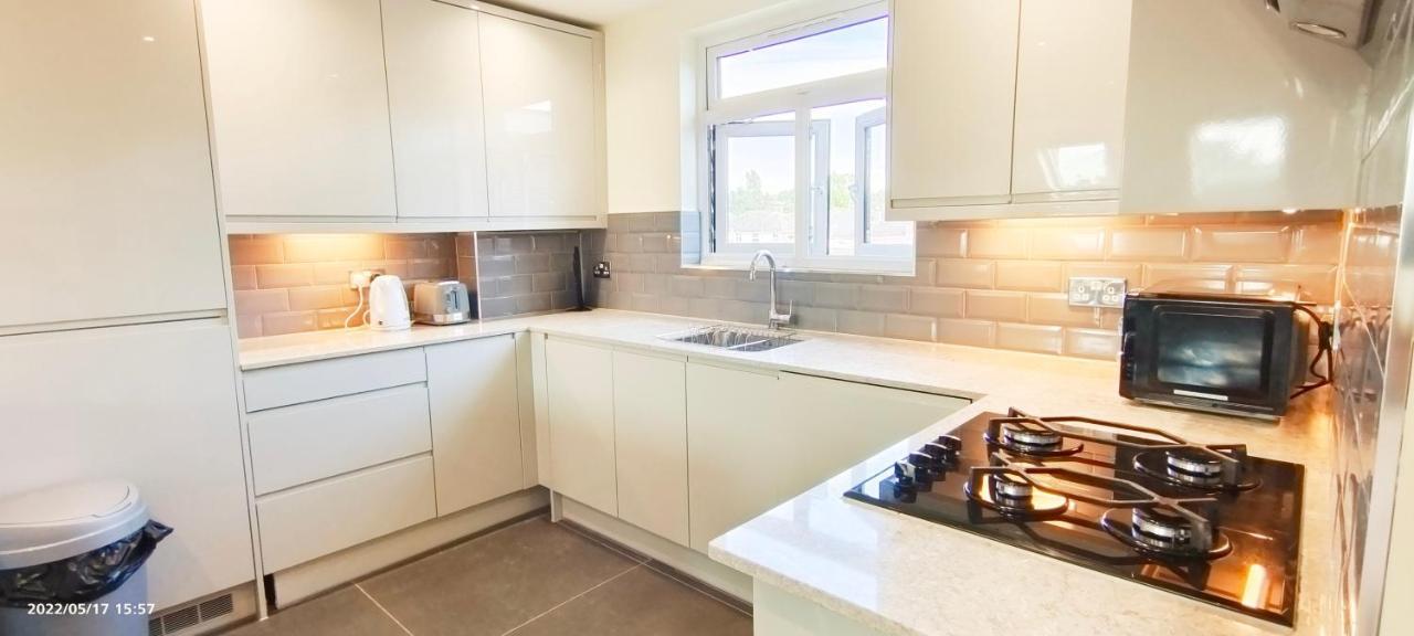 Top Floor Flat 5 Northwood نورثوود المظهر الخارجي الصورة