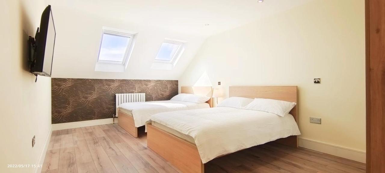 Top Floor Flat 5 Northwood نورثوود المظهر الخارجي الصورة
